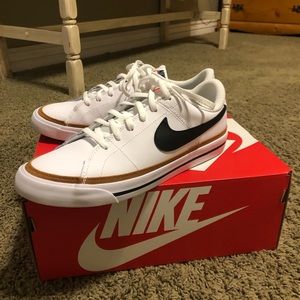 Boys 7y nike shoes, but fit a size 8.5 women’s!